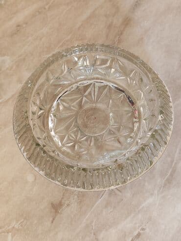 dekor: Xrustal Külqabı satılır. 2 ədəddir. Böyük olan 12 manat. Ağırdır — 3