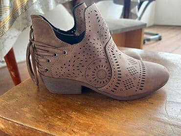 Qadınlar üçün qəhvəyi qısa bot yenidir,olcusu boyug geldiyi uchun lalafo.az -da Qadınlar üçün qəhvəyi qısa bot yenidir,olcusu boyug geldiyi uchun