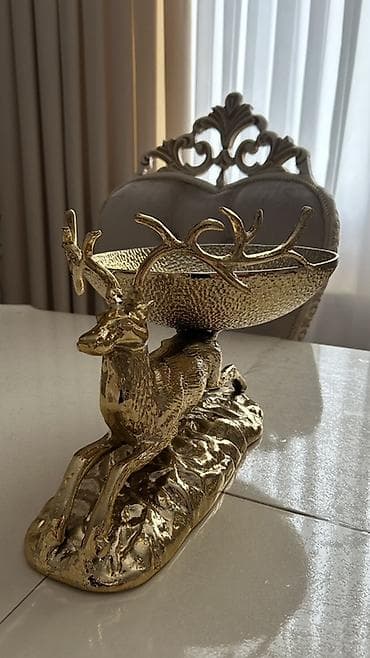 qab gulleri: Meyve qabi 95 azn . Hediyye alinib 2 gundur.Qızılı maral fiqurlu — 6