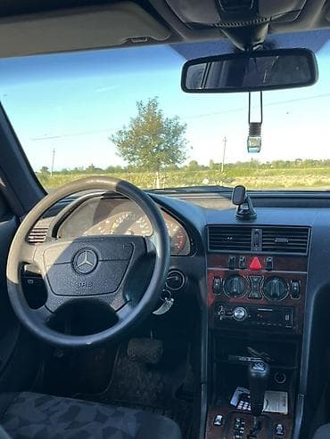 lapet satisi: Mercedes-Benz C-Class: 2.2 l | 2000 il Sedan — 4
