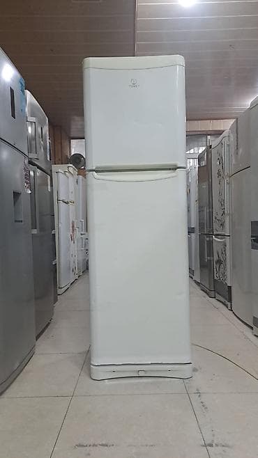 2 qapılı Indesit Soyuducu Satılır, rəng - Ağ