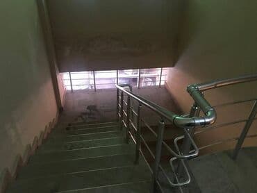 аренда торгового места в магазине: Gənclik metrosuna yaxın yol kənarı ümumi sahəsi 220 kv,m olan, obyekt — 2