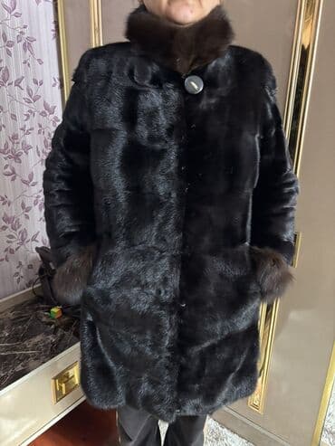 qadın kurkləri: Qadın üçün qara rəngli kürk, 2000-ə alınıb, çox az geyinilib

Ölçü: 46 — 1