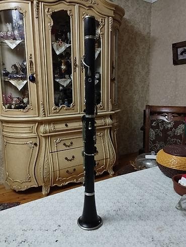 Gitaralar: A Klarnet ( 4 açqi ) taxta Təsvir: - Qara korpus, metal klapan və — 9
