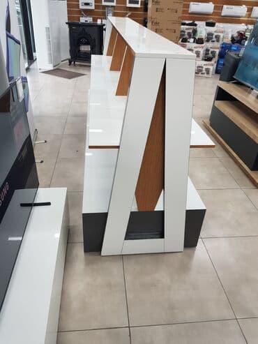 Biznes üçün program təminatı: Mağaza vitrin rəfi – ikitərəfli, dizayner üslubunda - Tip — 5