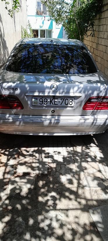 bmw m3 e92: Mercedes-Benz E 280: 2.8 l | 1999 il Sedan — 2