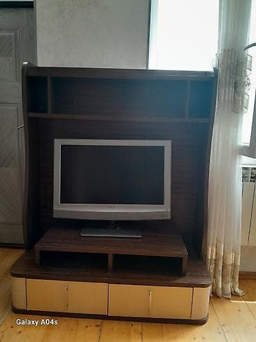 İşlənmiş, Düz TV altlığı, Polkalı, Laminat