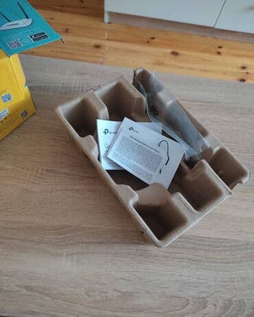 Модемы и сетевое оборудование: Modem/router qutuları. İkisi bir yerdə 5 manat. Birinin məhfəzi/içliyi — 6