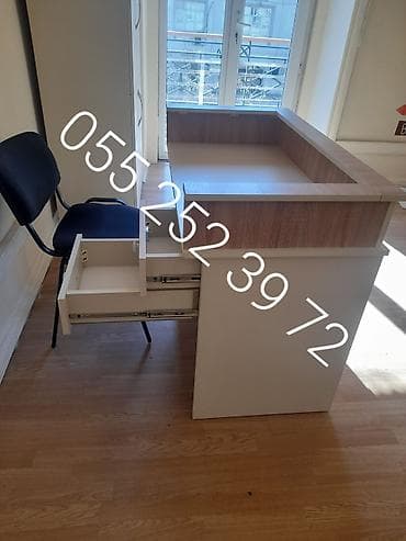 Yeni, Resepşn, Dördbucaq masa