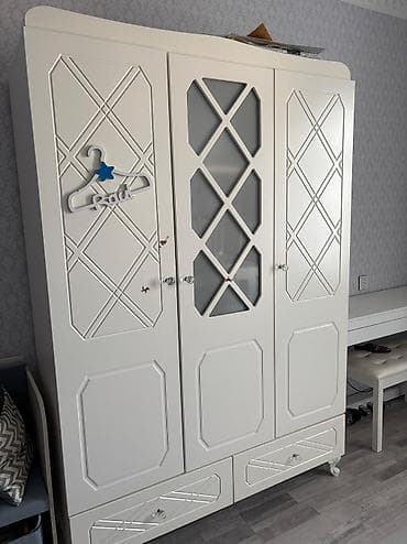 uşaq skafi: Tehi Dolab ela veziyyetde. 250azn. baha alinib. Ünvan ehmedli — 1