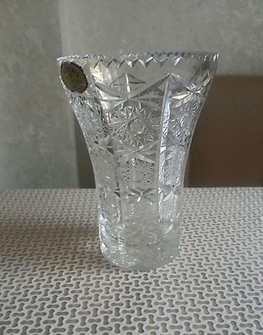 Kiçik ölçüdə boqema xrustal güldan və ya salfet qabı kimi istifadə