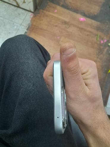 honor adapter 66w: Məhsul honor 400 lite 256yaddaş 8 ram Xüsusiyyətlər: - Korpus: Düz — 5