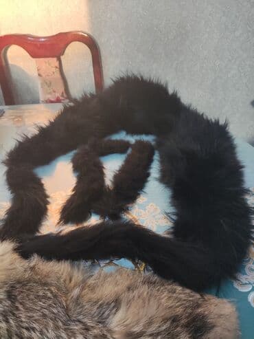 kəsilmiş əl şəkilləri: Palto üçün xəzlər qara rəngli - 45 manat,boz rəngli. -10 manat sarı — 1