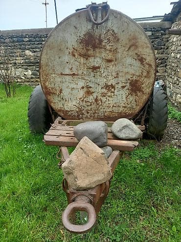 Çənli qoşqu (su/yanacaq daşıma üçün) - Traktorla qoşulan iki təkərli
