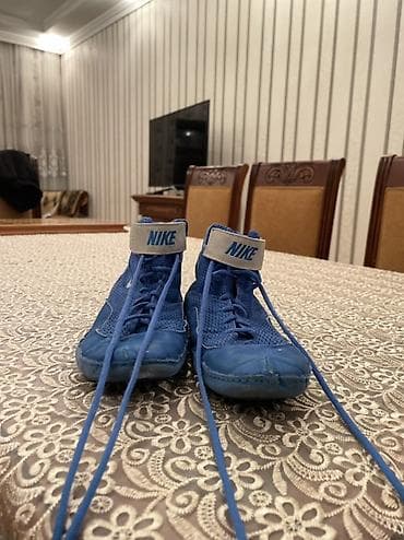 krasofkalar 2022: Nike boks ayaqqabıları – mavi rəng - Model: Nike (boyun hissəsində — 3