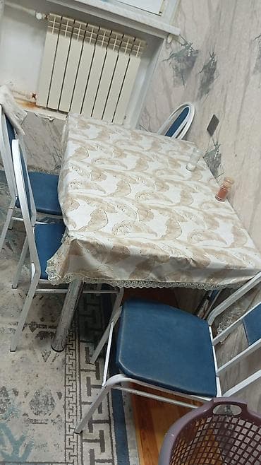 Qonaq otağı üçün, Dördbucaq masa, 4 stul — 4