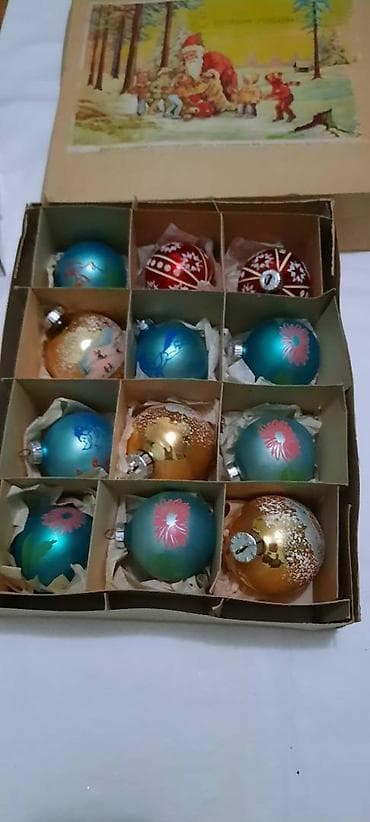 yeni il oyuncaqlari satisi: ГДР в коробке 100ман.снежинки стеклярус по 5 ман за одну.Верхушка — 1