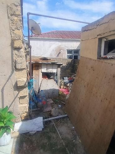 tecili ev satilir: 2 otaqlı, 70 kv. m, Orta təmir — 6