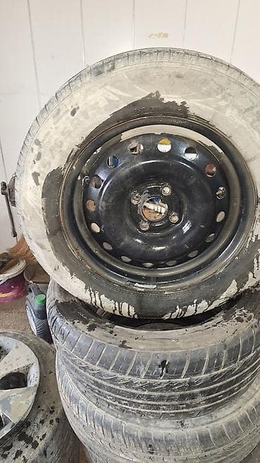 Məhsul: Avtomobil təkərləri və dəmir disklər (hubkaplarla) Təsvir: -