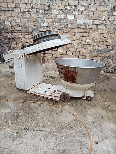 Moyka avadanlığı: Xəmir yoğuran avadanlıq satılır. Qiymət 2750 manat. Real alıcıyla — 1