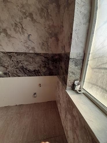 taxt doşəyi: Məhsul: Ağ daxili qapılar və dekorativ divar örtüyü (daş/mermer — 6