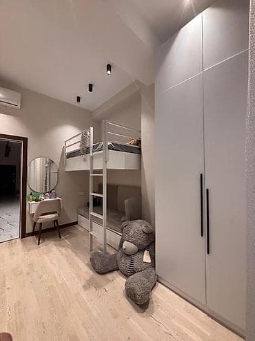 28 may menzil: 3 otaqlı, Yeni tikili, 136 kv. m — 8