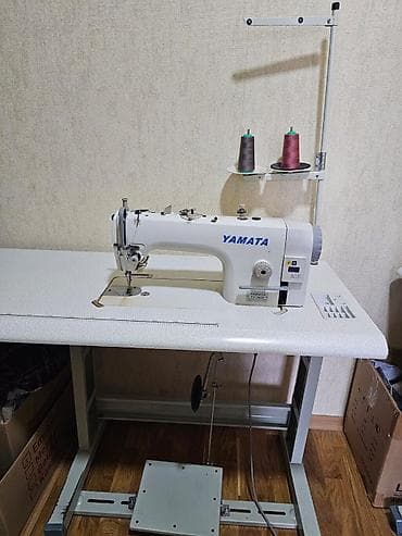 ev masin: Yamata FY-9800 sənaye tikiş maşını – stol ilə. Tam işləkdir — 2