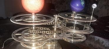 ev ucun dekor: Yer-ay-günəşin astronomik elmi modeli.elektrikle işe dûşur calişir — 2