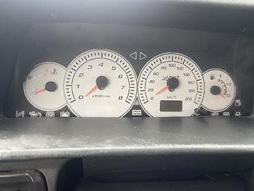 Avtomobil üçün analoq göstəricili panel (priborlar paneli)