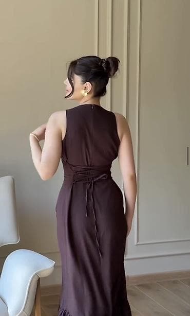 Donlar: Qadın donu – qəhvəyi, midi uzunluqda - Model: qolsuz, qapalı dairəvi — 2