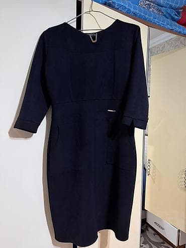 qara donlar: Qadın paltarı – tünd göy rəngdə, dizə yaxın uzunluqda, yarımqol (3/4) — 1