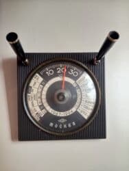 saxta baba ve qar qiz sekilleri: Real alici əlagə saxlasın Üzərində "MOSKVA" yazısı olan bu masa — 1