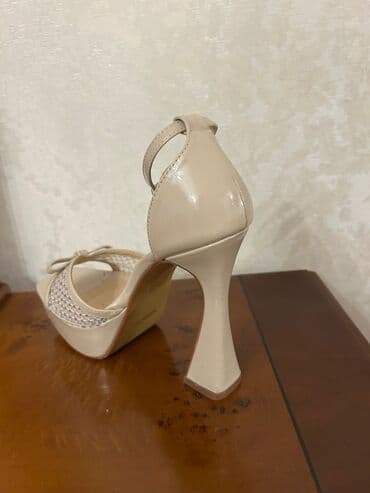 зеленые туфли: Туфли, Размер: 37, цвет - Бежевый, Б/у — 2