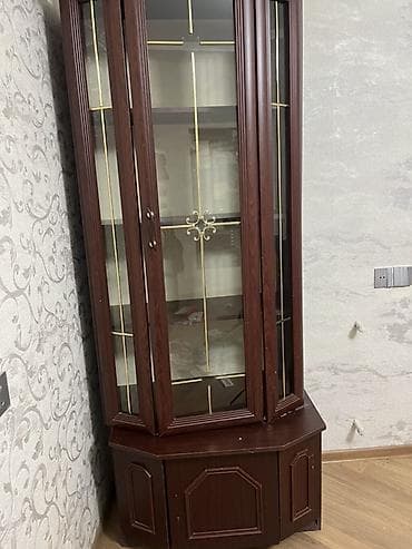 Ev və bağ: Bucaq tipli vitrin şkaf - Material: tünd qoz rəngli MDF/taxta karkas — 1