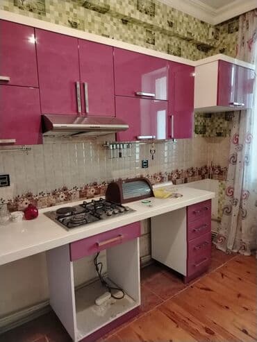 metbex dolab: Mətbəx mebeli dəsti – parlaq bənövşəyi (fuşya) və ağ rəng kombinasiya — 1