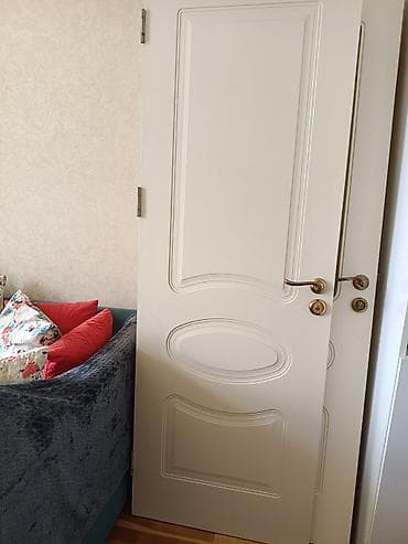 Срочно продаются 3 двери с дорогими ручками. 2 со стеклом 200х80, 1 — 3