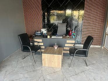Ofis qonaq kreslosu – qara dərili - Model: metal karkaslı, 4 ayaqlı — 9