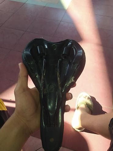 dirt bike: Arxa təkər satılır,top və ulduz dagılıb,qiymət 9m; qripslər 6manata — 3