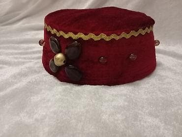 Məhsul: Əl işi bəzəkli məxməri papaq - Material: yumşaq bordo rəngli