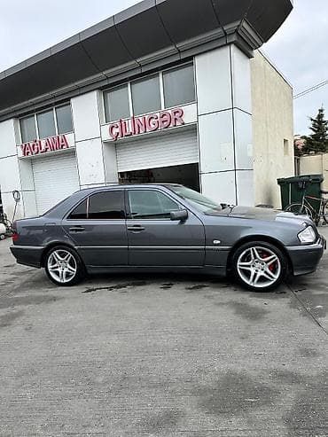 Mercedes-Benz C-Class: 2.4 l | 1998 il Sedan — 5