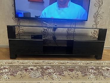 TV altlığı: Düz TV altlığı, Polkalı, Şüşəli — 1