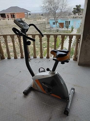 Qara və boz rəngli, narıncı zolaqlı stasionar velosiped. Məlumatları — 1