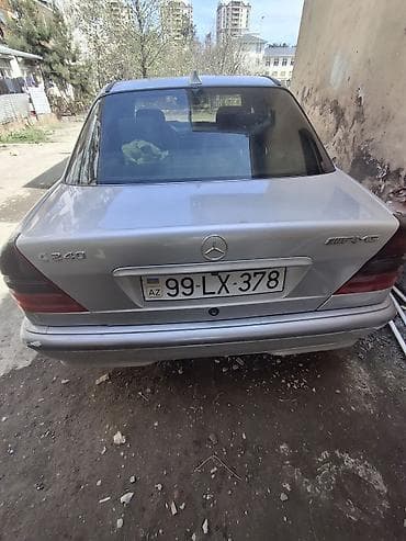 06 maşını: Mercedes-Benz 240: 2.4 l | 1997 il Sedan — 6