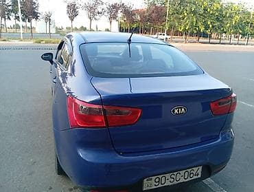 tesla model 3: Kia Rio: 1.4 l | 2013 il Sedan — 5