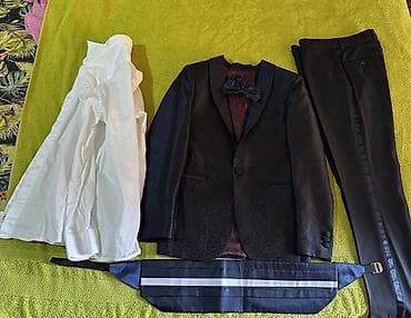 14-15 yaş üçün kostyumdur.Xüsusi tikilimdir.Endirim var