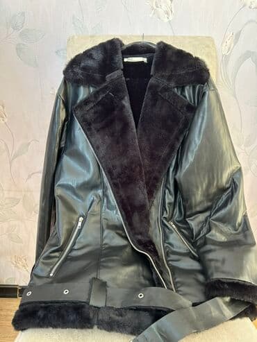 lifcik azerbaycanca nedir: Qara rəngdə isti qış gödəkçəsi – süni dəri görünüşlü üst material və — 1