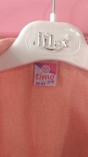 leopard uşaq paltarları: 2,3 yaş
1,2 defe geyinilib
Rozvu və ağ kalkotkayla çox gözəl qalır — 4