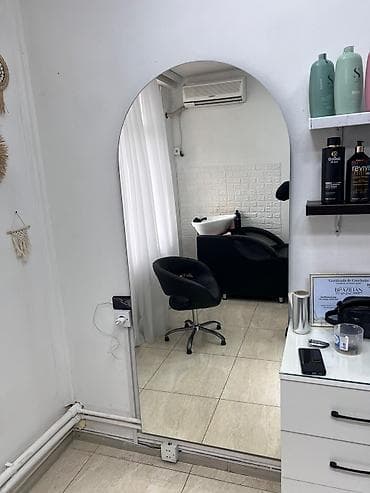 Kondisoner, Kreslo,Divan, Güzgülər və s.Şəkildə görünən bütün salon
