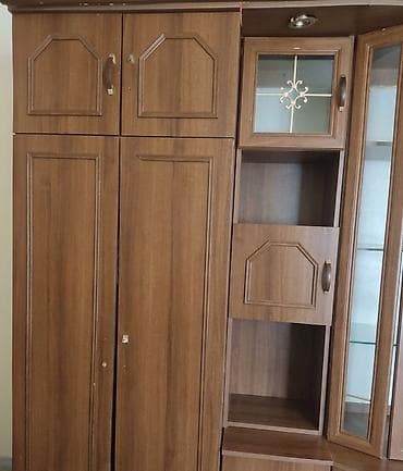 gen: Çox keyfiyyətli, ağır və möhkəm materialdan yığılmış divar mebelidir — 3