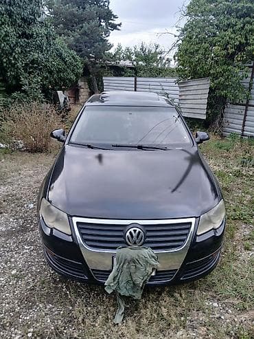 volqa ehtiyat hisseleri: Volkswagen Passat sedan. Avtomobilin salonu qara rəngdədir və ön — 4